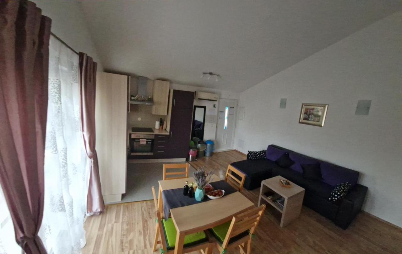 Ferienwohnung Apartman Relax Marina Exterior foto